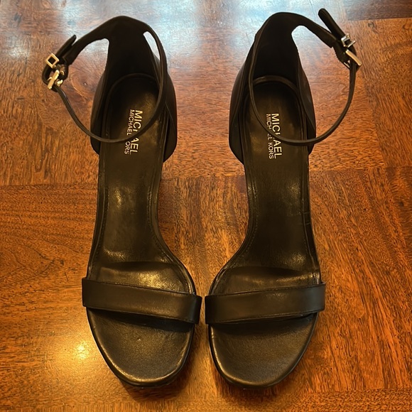 Michael Kors ankle strap platform - Picture 2 of 4